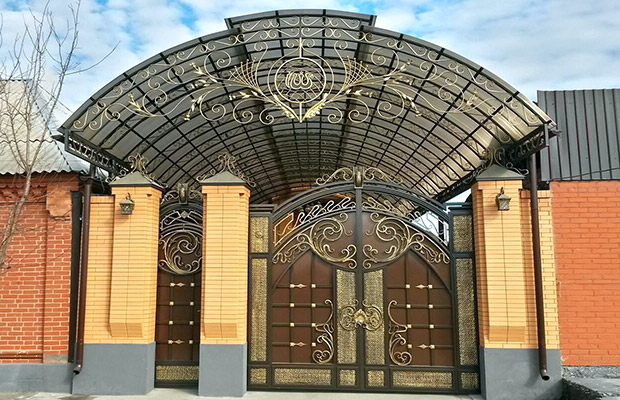 Купить или заказать ворота для дома с навесом - стильные и надежные решения для вашего участка в Сарове от 42963 руб | ВоротМастер-Сро